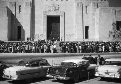 students-marching-to-capitol